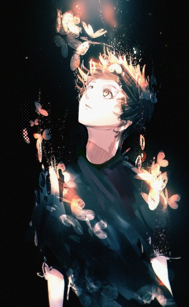 Anime-Bild 1200x1942 mit original nyakkunn single tall image short hair black hair simple background brown hair upper body tears black background gradient hair looking up glow white eyes surreal boy insect butterfly t-shirt