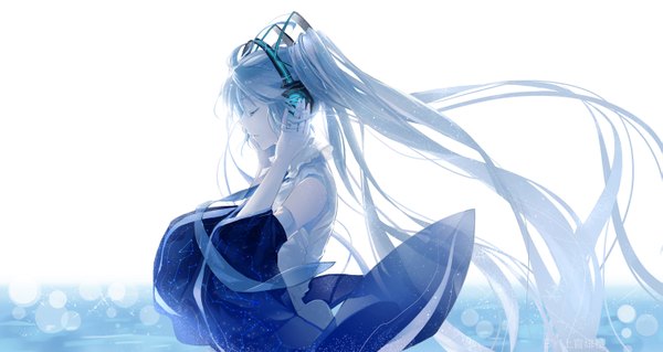 Anime picture 2950x1572 with vocaloid hatsune miku shangguan feiying single fringe highres simple background hair between eyes wide image white background twintails payot blue hair upper body eyes closed very long hair profile wind wide sleeves lens flare