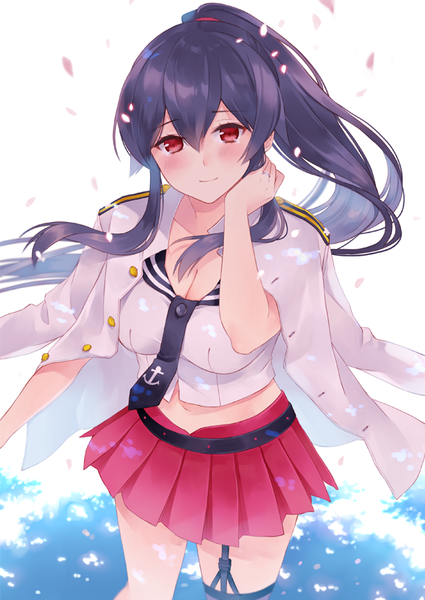 イラスト 567x800 と 艦隊これくしょん 矢矧(艦これ) 一ノ宮 ソロ 長髪 長身像 カメラ目線 赤面 前髪 おっぱい 黒髪 笑顔 hair between eyes 赤い目 大きな乳房 payot cleavage ポニーテール pleated skirt へそ出し