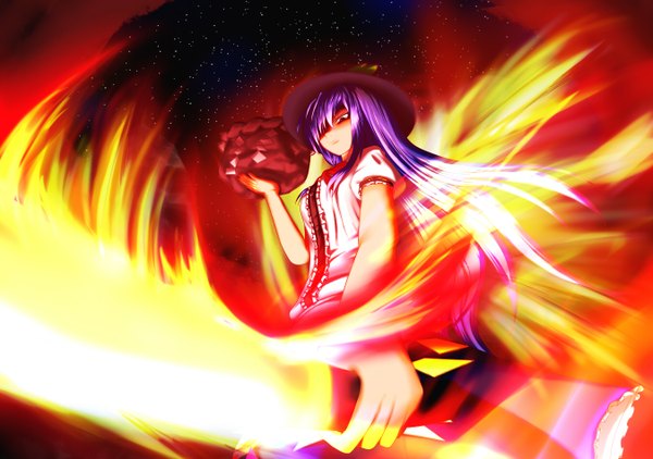 Аниме картинка 1350x950 с touhou хинанави тенши takashi (harukasaigusa) длинные волосы чёлка красные глаза фиолетовые волосы волосы прикрывают глаз девушка шляпа меч огонь