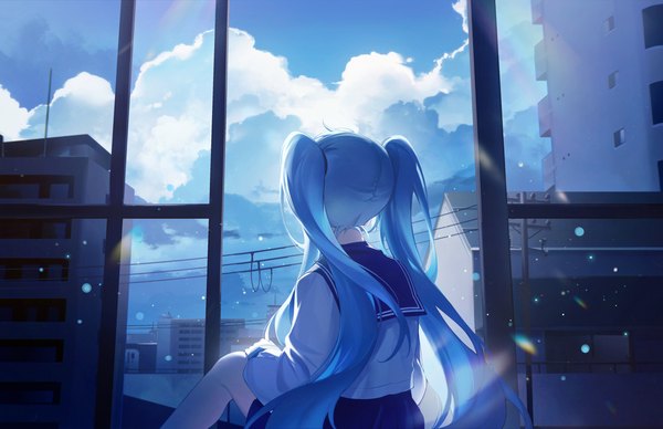 Аниме картинка 4246x2748 с вокалоид хацунэ мику kanvien один (одна) длинные волосы высокое разрешение два хвостика синие волосы absurdres небо облако (облака) сзади девушка форма сэрафуку окно