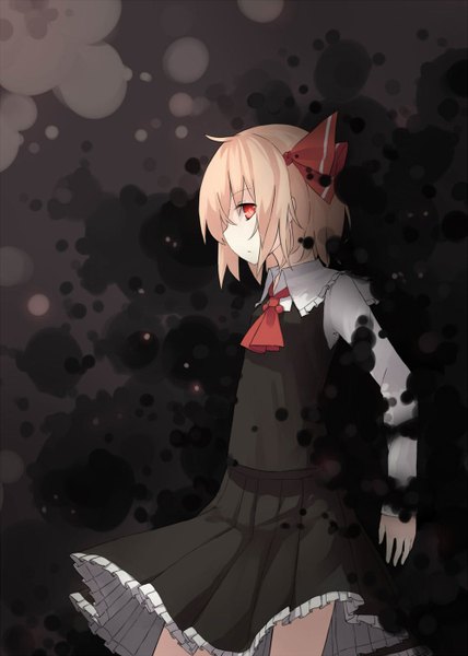Anime picture 1000x1400 with touhou rumia sh (562835932) single tall image looking at viewer short hair blonde hair red eyes profile dark background girl bow hair bow