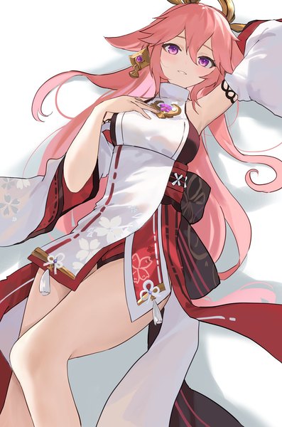 Anime-Bild 1559x2356 mit genshin impact yae miko ponzu pon9 single long hair tall image looking at viewer fringe simple background hair between eyes white background pink hair lying traditional clothes japanese clothes shadow on back hand on chest nontraditional miko girl