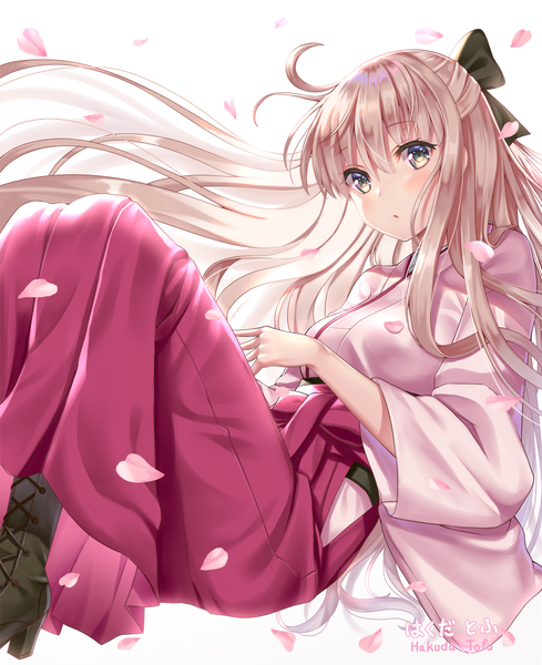 Anime picture 979x1200 with fate (series) fate/grand order okita souji (fate) (all) okita souji (koha-ace) hakuda tofu single long hair tall image looking at viewer blush fringe open mouth simple background blonde hair hair between eyes white background signed yellow eyes ahoge bent knee (knees)