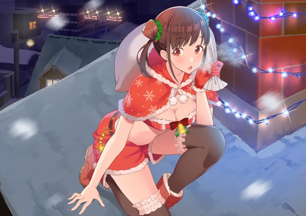 Anime picture 1400x990 with idolmaster idolmaster shiny colors sonoda chiyoko tomato (madanai the cat) single looking at viewer blush fringe short hair breasts open mouth light erotic holding brown eyes cleavage bent knee (knees) outdoors from above night arm support