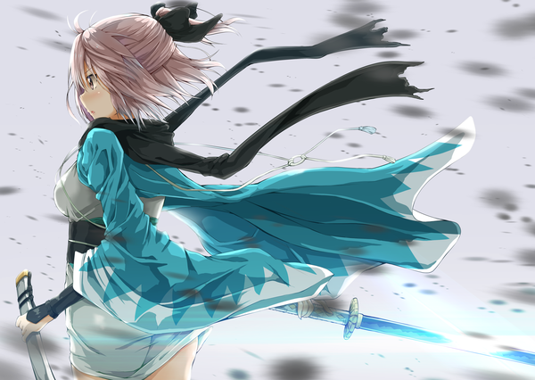 イラスト 2549x1812 と Fateシリーズ koha-ace okita souji (fate) (all) 沖田総司(fate) くりあ ソロ 赤面 前髪 highres 短い髪 開いた口 金髪 hair between eyes 立つ holding looking away アホ毛 traditional clothes 和服 プロフィール