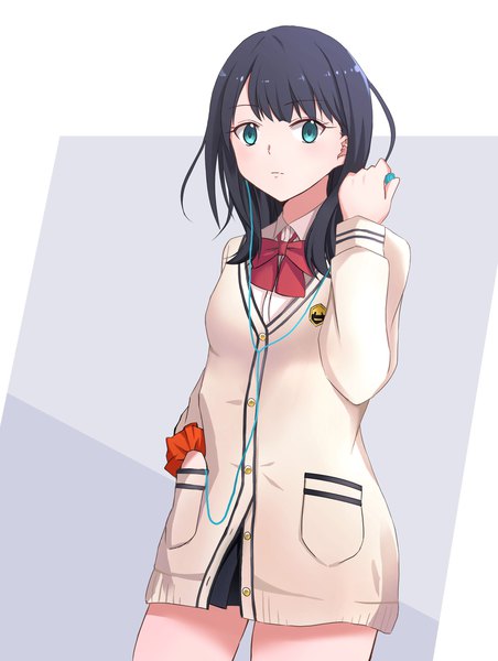 イラスト 1600x2122 と gridman universe ssss.gridman studio trigger 宝多六花 hohho77 ソロ 長髪 長身像 カメラ目線 赤面 前髪 黒髪 simple background 立つ aqua eyes border hand in pocket wrist scrunchie 女の子 スカート