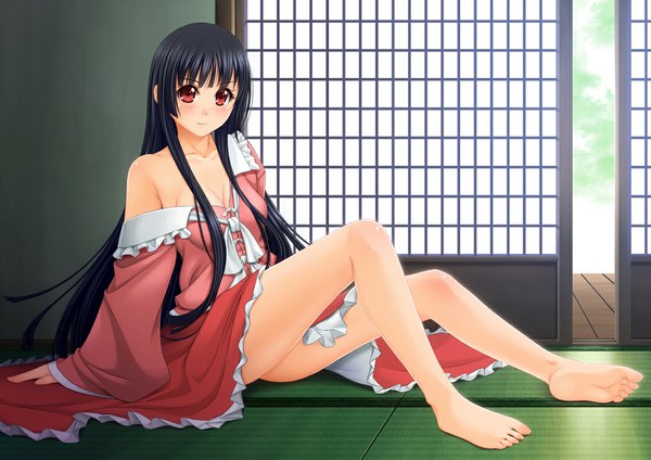 Anime picture 1052x744 with touhou houraisan kaguya chiro (pixiv) single long hair looking at viewer blush black hair red eyes bare shoulders barefoot legs girl sliding doors shouji