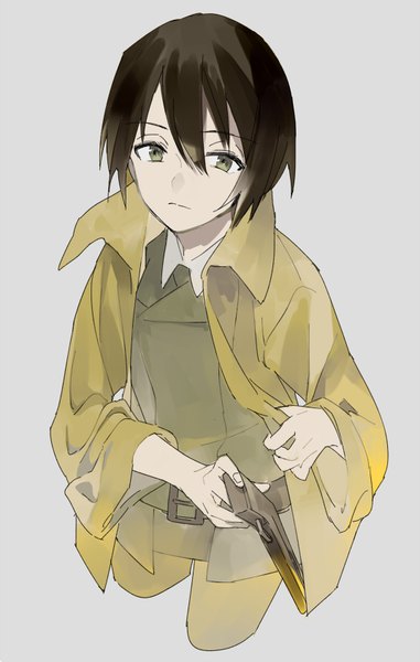 Anime picture 536x843 with kino no tabi kino (kino no tabi) lowe (slow) single tall image looking at viewer fringe short hair black hair simple background hair between eyes brown eyes grey background girl weapon belt gun cloak pistol