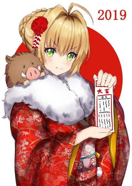 Anime picture 1001x1414 with fate (series) fate/grand order artoria pendragon (all) saber yutoriko (candy0905) single tall image looking at viewer blush fringe short hair simple background blonde hair smile hair between eyes holding green eyes payot ahoge traditional clothes