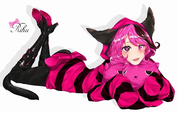 Anime picture 2323x1476 with original kyogoku-uru single long hair looking at viewer highres open mouth simple background brown hair white background brown eyes pink hair full body tail lying long sleeves animal tail pink eyes multicolored hair teeth