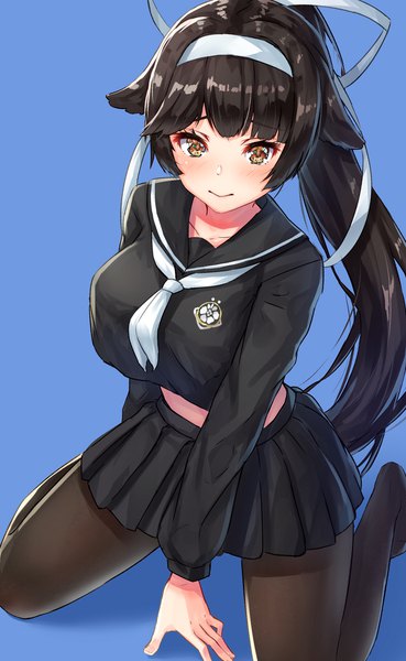 Anime picture 708x1150 with azur lane takao (azur lane) takao (academy romantica) (azur lane) pensuke single long hair tall image looking at viewer blush fringe breasts black hair simple background smile holding brown eyes ponytail long sleeves pleated skirt arm support