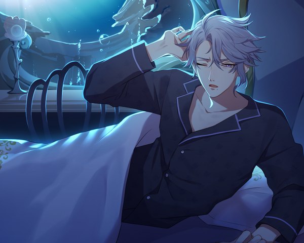 Anime-Bild 1000x800 mit twisted wonderland azul ashengrotto dodoss dont single looking at viewer fringe short hair hair between eyes silver hair one eye closed arm support underwater silver eyes sleepy boy bed bubble (bubbles) pajamas