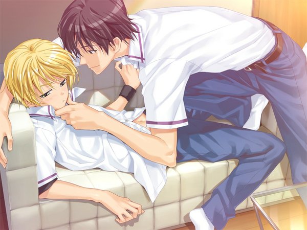 Anime picture 800x600 with kanojo x kanojo x kanojo shiki haruomi honnouji tsukasa happoubi jin blush fringe short hair black hair blonde hair smile green eyes game cg indoors lying head tilt black eyes multiple boys no shoes shounen ai boy