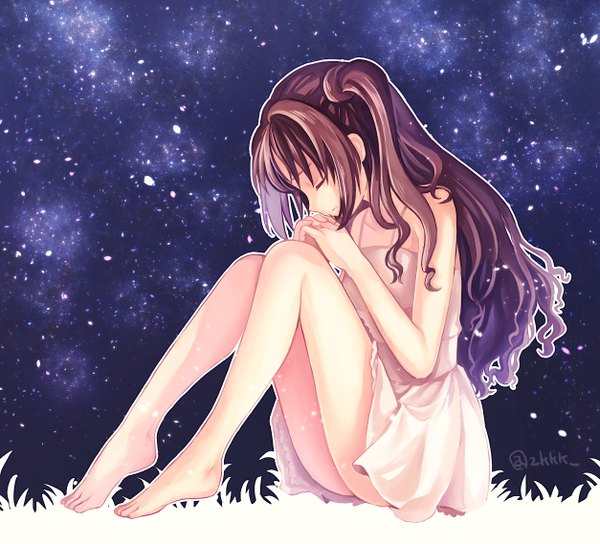 Anime picture 1254x1137 with idolmaster idolmaster cinderella girls shimamura uzuki kaji (artist) single long hair brown hair sitting bare shoulders signed purple hair bent knee (knees) eyes closed head tilt multicolored hair barefoot night bare legs no shoes night sky