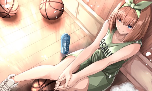 Anime picture 2754x1654 with go-toubun no hanayome nakano yotsuba fuu (fuore) single looking at viewer blush fringe highres short hair blue eyes hair between eyes brown hair wide image sitting indoors blunt bangs light smile from above sweat sleeveless