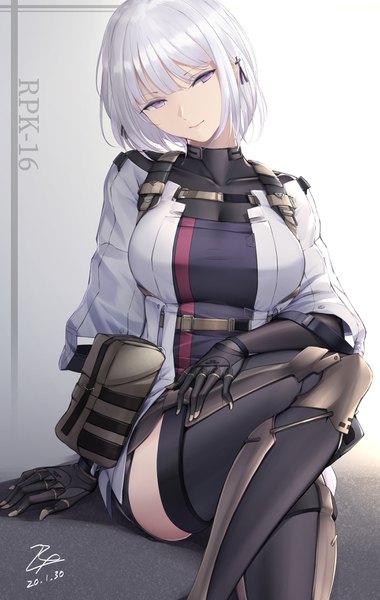 Anime picture 2223x3508 with girls frontline rpk-16 (girls frontline) zhishi ge fangzhang single tall image looking at viewer fringe highres short hair breasts simple background large breasts sitting purple eyes signed payot silver hair bent knee (knees) blunt bangs head tilt