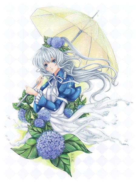 Аниме картинка 1517x2000 с оригинальное изображение hayashinomura один (одна) длинные волосы высокое изображение голубые глаза простой фон белый фон серебряные волосы девушка платье цветок (цветы) зонт