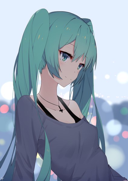 イラスト 4093x5787 と ボーカロイド 初音ミク 渣音re. ソロ 長髪 長身像 赤面 前髪 highres おっぱい 笑顔 hair between eyes ツインテール signed looking away absurdres upper body long sleeves head tilt aqua eyes