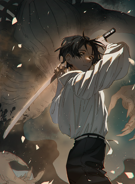 Аниме картинка 1620x2210 с магическая битва mappa okkotsu yuuta nimiten144 один (одна) высокое изображение смотрит на зрителя короткие волосы чёрные волосы чёрные глаза боевая стойка мужчина оружие рубашка меч белая рубашка катана чудовище