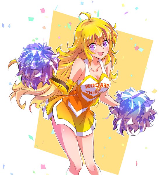 イラスト 1905x2000 と rwby rooster teeth yang xiao long いえすぱ ソロ 長髪 長身像 カメラ目線 highres おっぱい 開いた口 simple background 金髪 笑顔 白背景 紫目 肩出し holding アホ毛 bare legs