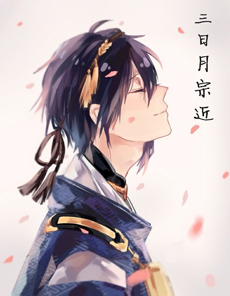 Anime picture 779x1000 with touken ranbu nitroplus mikazuki munechika kiyomitsu yari single tall image short hair black hair simple background eyes closed traditional clothes japanese clothes profile light smile grey background text sayagata boy hair ornament petals