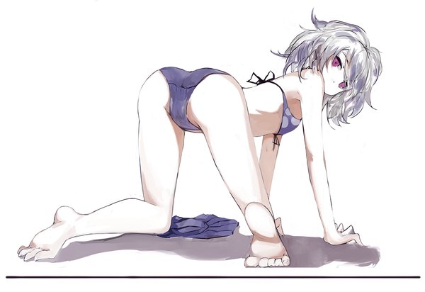 Anime picture 1081x744 with darker than black studio bones yin (darker than black) saberiii single looking at viewer blush short hair light erotic simple background white background purple eyes bare shoulders silver hair ass looking back barefoot bare legs polka dot front-tie top