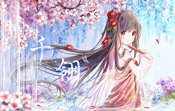 Anime picture 1754x1116 with original peas (peas0125) single looking at viewer blush fringe highres black hair hair between eyes red eyes bare shoulders holding very long hair parted lips looking back hair flower blurry sparkle depth of field cherry blossoms