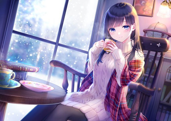 Anime picture 1432x1012 with original kashiwabara en single long hair looking at viewer blush fringe blue eyes black hair smile sitting holding indoors blunt bangs long sleeves blurry mole depth of field mole under eye steam