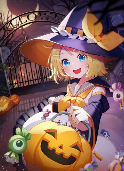 Anime picture 2000x2747 with vocaloid kagamine rin gya (144) single tall image highres short hair open mouth blue eyes blonde hair holding :d teeth halloween crescent sailor collar girl hat detached sleeves food