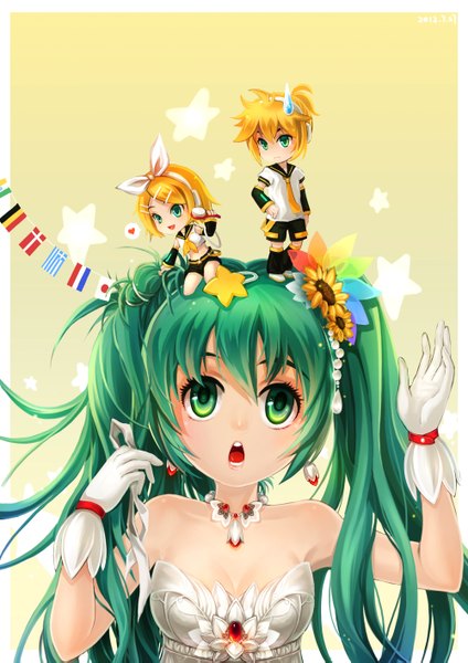 Anime picture 2000x2829 with vocaloid hatsune miku kagamine rin kagamine len huazha01 long hair tall image highres short hair open mouth blonde hair twintails bare shoulders multiple girls green eyes hand on hip twins minigirl girl dress