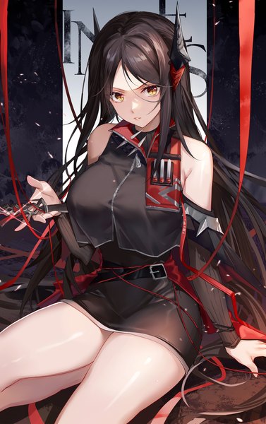 Anime-Bild 1600x2544 mit arknights ines (arknights) hongbaise raw single long hair tall image looking at viewer fringe breasts black hair hair between eyes large breasts sitting bare shoulders holding yellow eyes payot horn (horns) off shoulder arm support