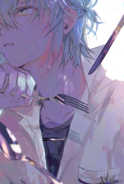 Anime picture 2160x3200 with mahoutsukai no yakusoku nero (mahoutsukai no yakusoku) kitsunekotori single tall image fringe highres short hair hair between eyes holding yellow eyes looking away silver hair upper body boy knife fork spoon