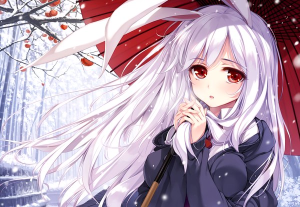 Anime-Bild 2000x1380 mit touhou reisen udongein inaba ke-ta single long hair looking at viewer fringe highres breasts open mouth red eyes large breasts animal ears silver hair upper body outdoors white hair fingernails wind blurry