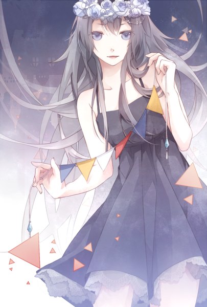 Anime-Bild 675x1000 mit original sekiyu single long hair tall image looking at viewer fringe open mouth blue eyes standing bare shoulders holding grey hair teeth girl dress flower (flowers) sundress lace wreath