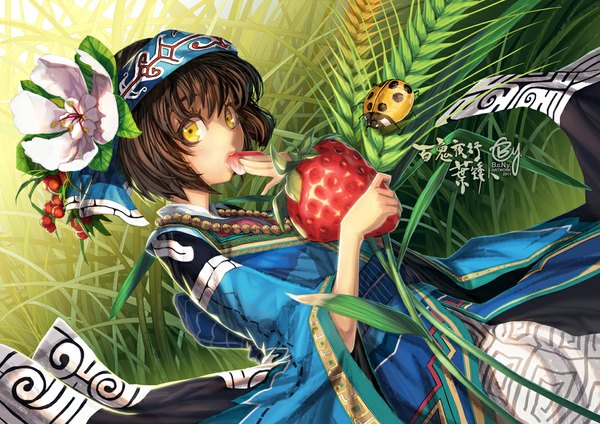 Anime picture 1000x707 with original b.c.n.y. (bcnyart) single looking at viewer blush short hair black hair signed yellow eyes long sleeves traditional clothes sunlight eating ainu clothes girl flower (flowers) plant (plants) food hairband pendant