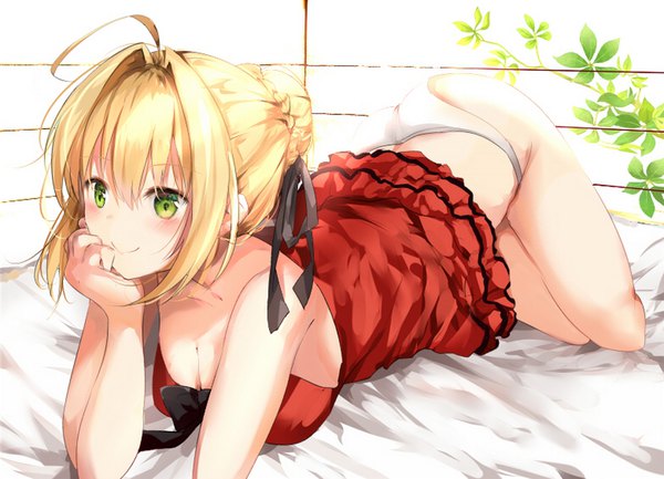 Anime picture 1000x722 with fate (series) fate/grand order fate/extra nero claudius (fate) (all) nero claudius (fate) pon (ponidrop) single blush fringe short hair breasts light erotic blonde hair smile hair between eyes large breasts bare shoulders green eyes payot looking away