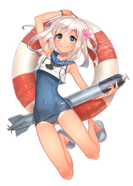 イラスト 1073x1503 と 艦隊これくしょん 呂500(艦これ) u-511 submarine ミカ ピカゾ ソロ 長髪 長身像 カメラ目線 前髪 light erotic simple background 笑顔 白背景 黄色眼 bent knee (knees) white hair hair flower jumping tan tan lines