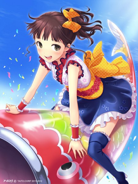 Anime picture 640x853 with ilog sarushima koharu occhan single long hair tall image blush open mouth smile brown hair green eyes sky ponytail girl skirt bow hair bow boots frills belt