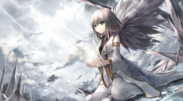 イラスト 1800x1000 と オリジナル 翡翠　瞳 ソロ highres 短い髪 青い目 wide image looking away 空 cloud (clouds) grey hair 女の子 袖だけ 翼