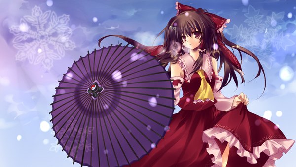 Anime picture 1900x1077 with touhou hakurei reimu kiseri momo long hair highres red eyes brown hair wide image snowing winter miko girl skirt bow hair bow detached sleeves umbrella skirt set snowflake (snowflakes)