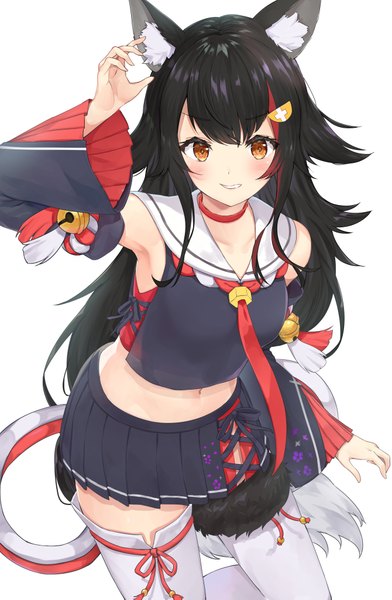 イラスト 2678x4093 と バーチャルyoutuber ホロライブ 大神ミオ ookami mio (1st costume) らっち。 ソロ 長髪 長身像 カメラ目線 赤面 前髪 highres おっぱい 黒髪 simple background 笑顔 立つ 白背景 茶目 獣耳