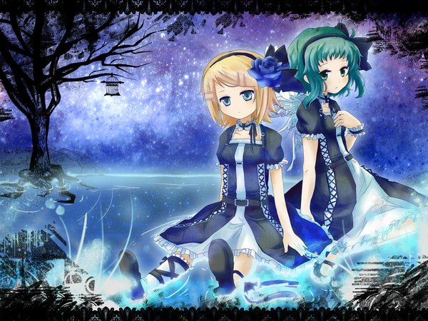 Anime picture 1024x768 with vocaloid kagamine rin gumi short hair blue eyes blonde hair multiple girls green eyes green hair night lolita fashion goth-loli girl dress hair ornament flower (flowers) ribbon (ribbons) 2 girls hair ribbon wings