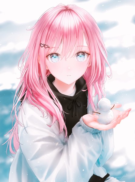 Anime-Bild 1854x2501 mit original ojay tkym single long hair tall image looking at viewer blush fringe highres blue eyes hair between eyes holding signed pink hair upper body outdoors long sleeves parted lips from above snowing