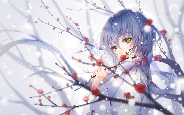 Anime picture 2000x1250 with vocaloid vocaloid china luo tianyi tidsean single long hair looking at viewer blush fringe highres hair between eyes twintails holding green eyes payot upper body long sleeves looking back arm up hair flower
