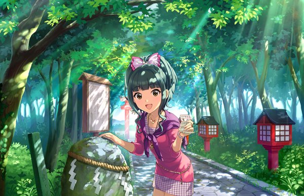 Anime picture 1280x824 with idolmaster idolmaster cinderella girls fujii tomo single looking at viewer short hair open mouth black hair brown eyes shadow girl skirt bow plant (plants) hair bow miniskirt tree (trees) pendant