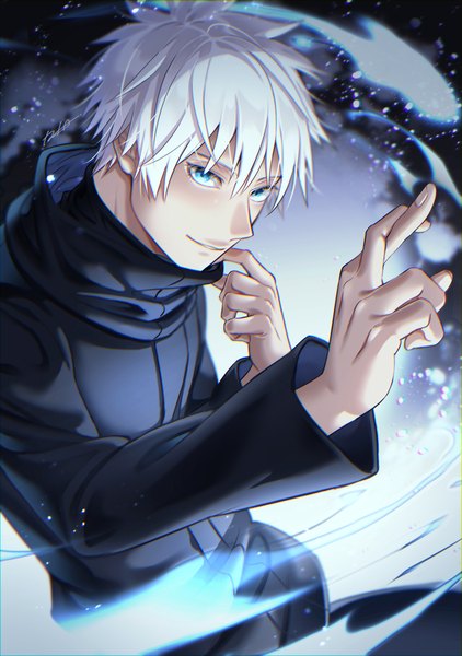 Аниме картинка 1512x2150 с магическая битва mappa gojou satoru iria (yumeirokingyo) один (одна) высокое изображение чёлка короткие волосы голубые глаза волосы между глазами верхняя часть тела белые волосы скрещенные пальцы мужчина