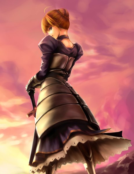 Anime picture 1417x1842 with fate (series) fate/stay night studio deen type-moon artoria pendragon (all) saber obaoba (monkeyix) single tall image short hair blonde hair green eyes sky looking back from behind back evening sunset girl dress