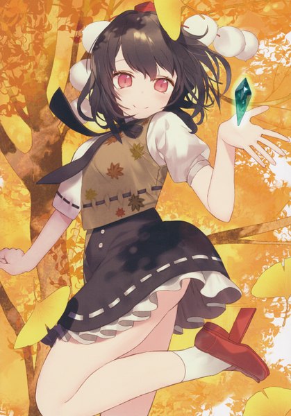 Anime picture 4224x6046 with touhou shameimaru aya kitada mo single tall image fringe highres short hair black hair smile red eyes standing looking away absurdres bent knee (knees) wind scan standing on one leg autumn girl