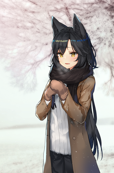 Anime-Bild 1031x1565 mit league of legends ahri (league of legends) ato (haru ato) single long hair tall image blush fringe black hair hair between eyes standing animal ears yellow eyes looking away parted lips fang (fangs) fox ears facial mark fox girl snowing